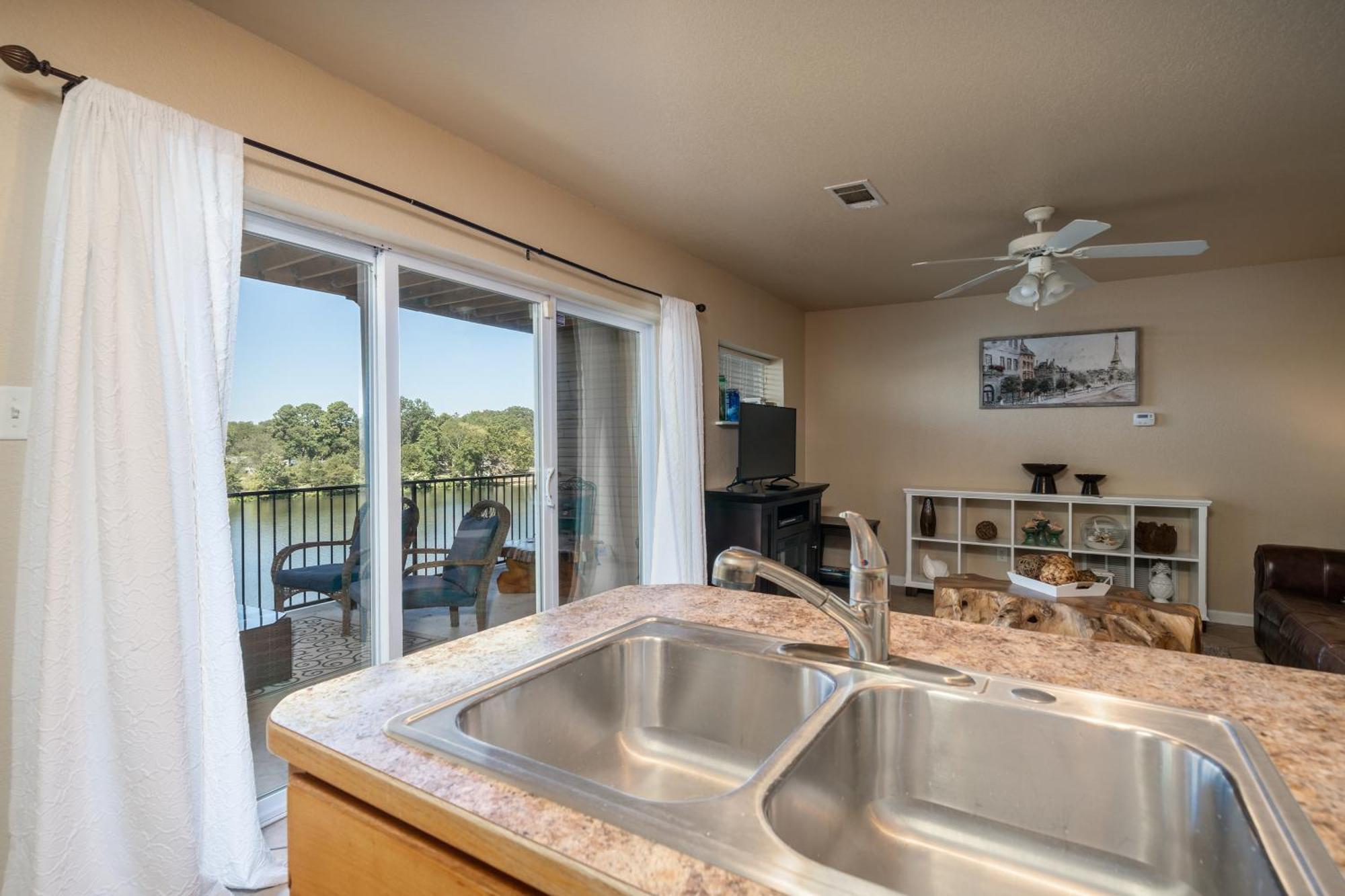 Ember'S View, Spa City Jewel- Lovely Lake Condo Hot Springs Extérieur photo